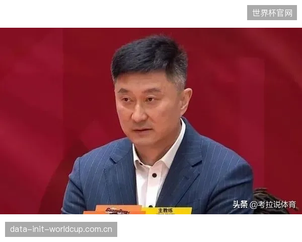 广东队在休赛期面临阵容重组压力，杜锋指导或将重点围绕锋线进行针对性补强。